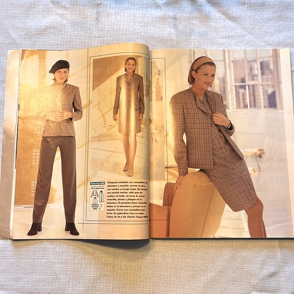 VESTIDAL FASHION MAGAZINES SET OF 3 - Picture 13 of 16